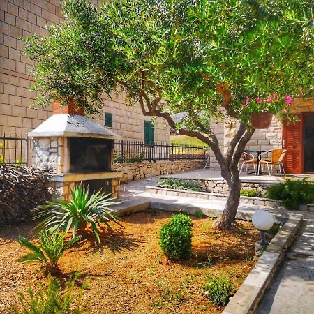 Apartments Pina Bol Dış mekan fotoğraf